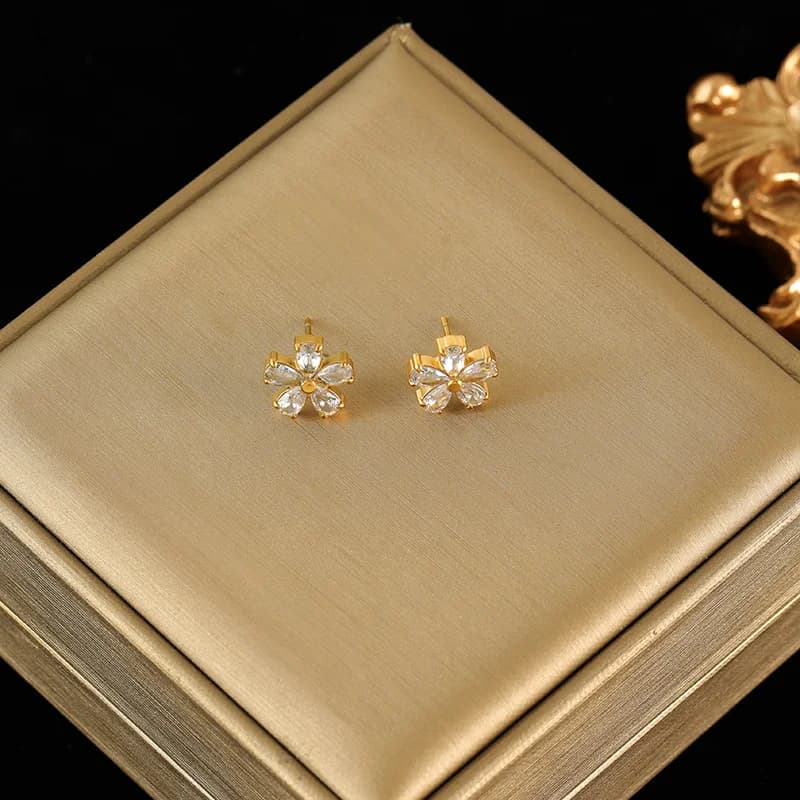White Zirconia Flower Jewelry Set