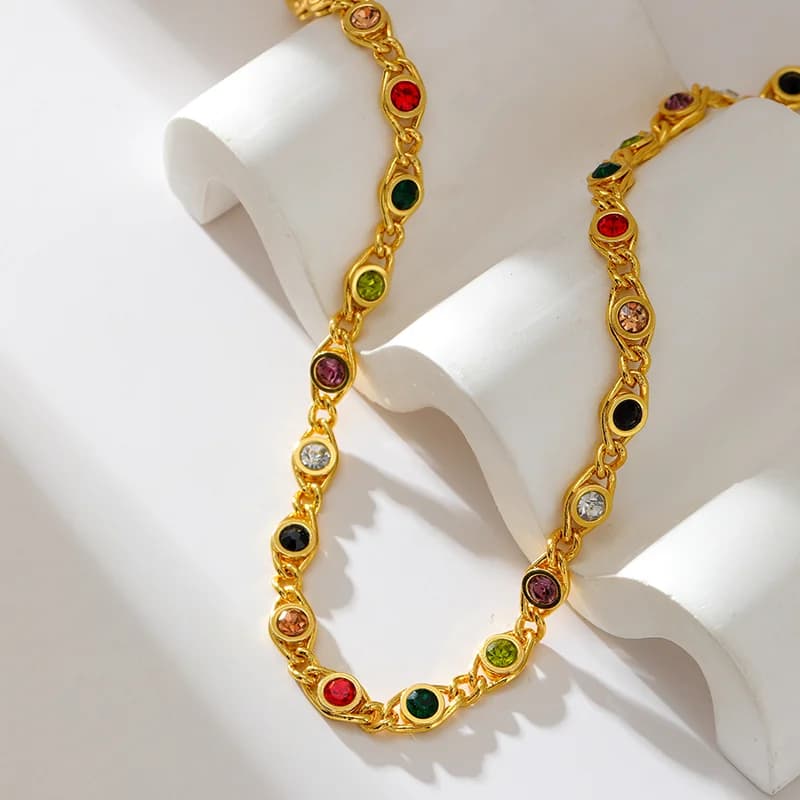 Kolorowy cyrkoniowy naszyjnik choker z łańcuszkiem