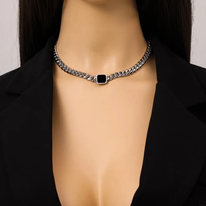Stalowy naszyjnik typu choker ze srebrnym łańcuszkiem