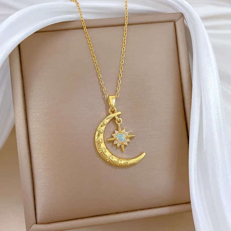 Gold Plated Maple Leaf Pearl Pendant Necklace