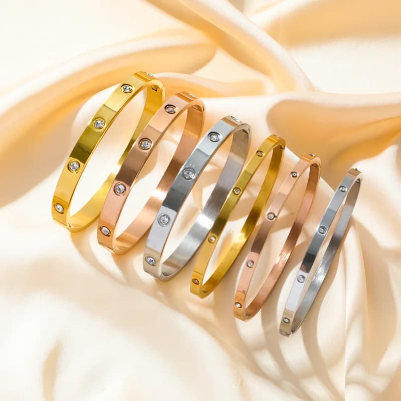 Bransoletka typu bangle z cyrkoniami w 3 kolorach