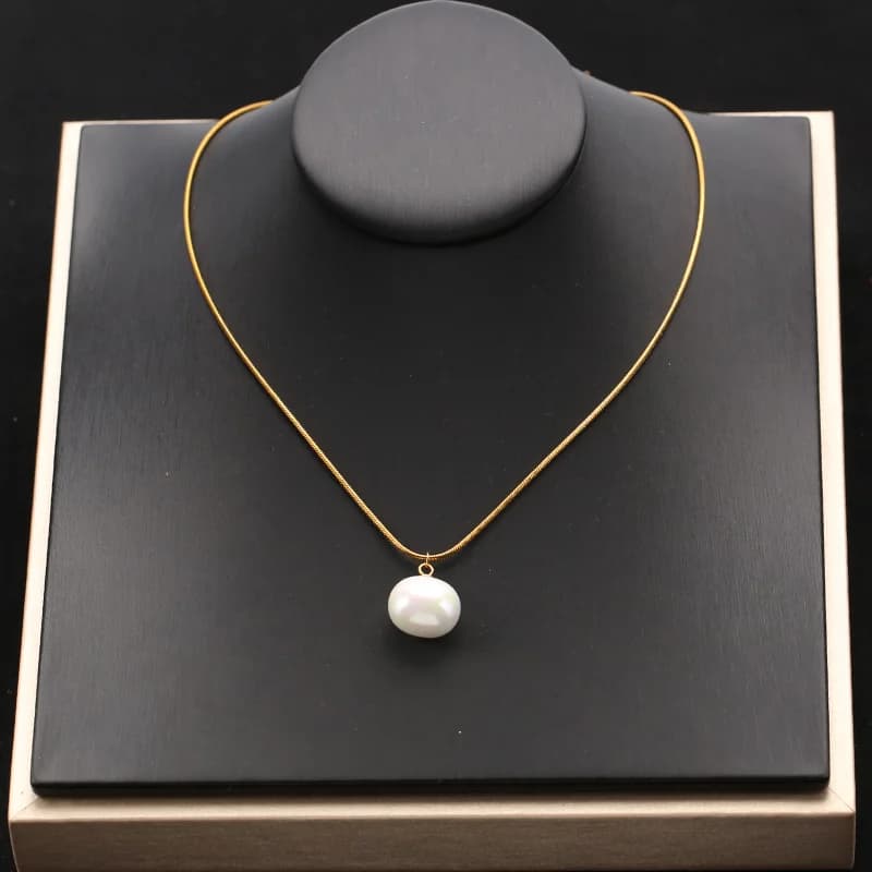 Naszyjnik z wisiorkiem Bling Pearl z powłoką PVD