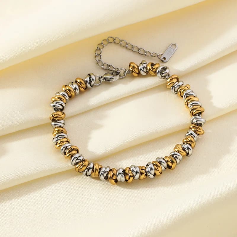 Szeroka bransoleta bangle z polerowanym łańcuszkiem, kolor złoty
