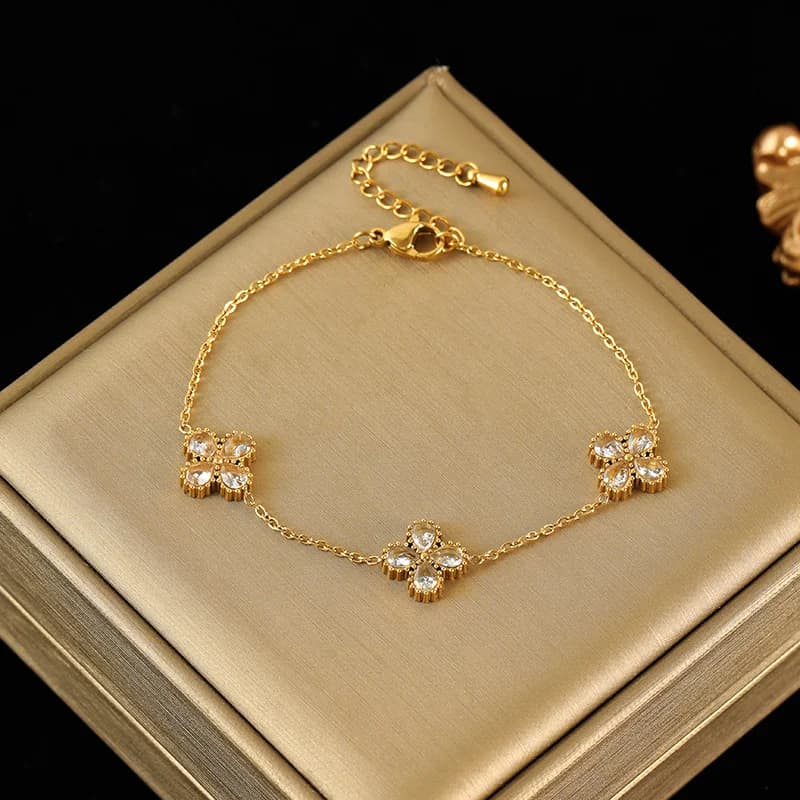 White Zirconia Flower Jewelry Set